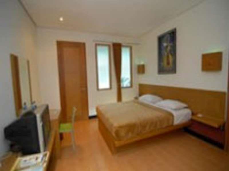 Lembah Gunung Kujang Hotel Subang Exterior photo